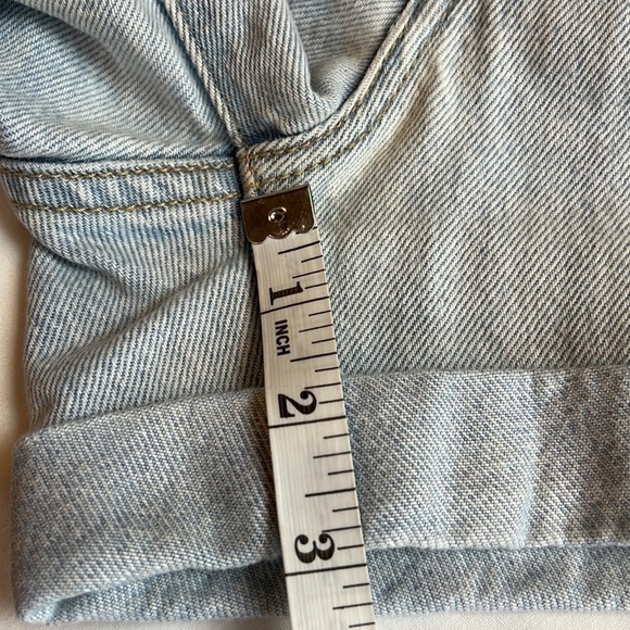 Levi’s 501 Hi-Waist distressed denim cuffed shorts Size 28 New - Picture 9 of 9